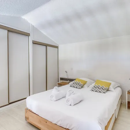 Direct Access To The With Swimming Pool Apartment *