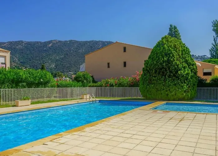 Direct Access To The With Swimming Pool Apartman *