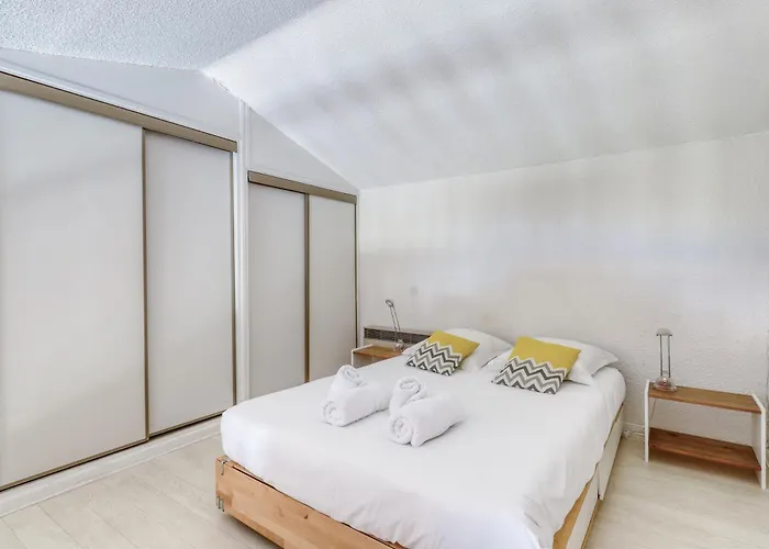 Direct Access To The With Swimming Pool Daire *