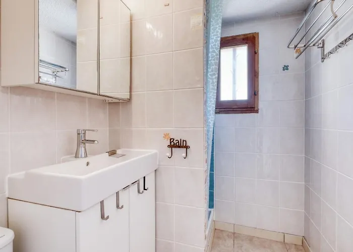 Direct Access To The With Swimming Pool Apartman